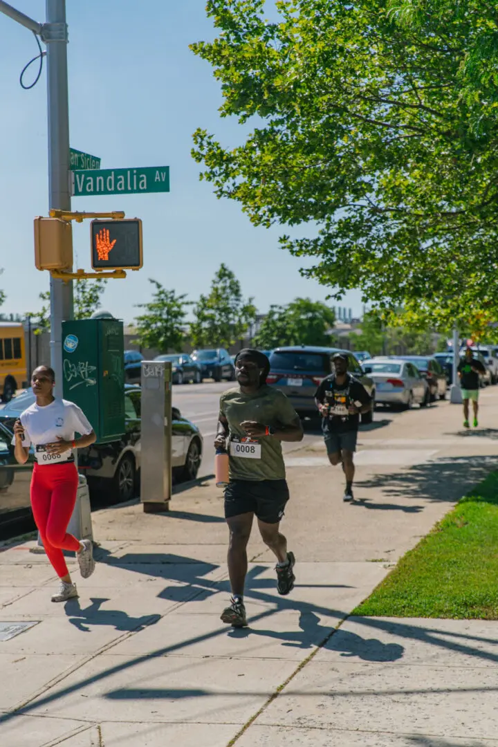 5K runners pacing on Vandalia